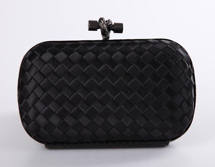 Bottega Veneta nero satin knot clutch 113085 black