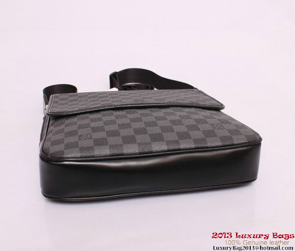 Louis Vuitton Damier Graphite Canvas Messenger Bag N56715