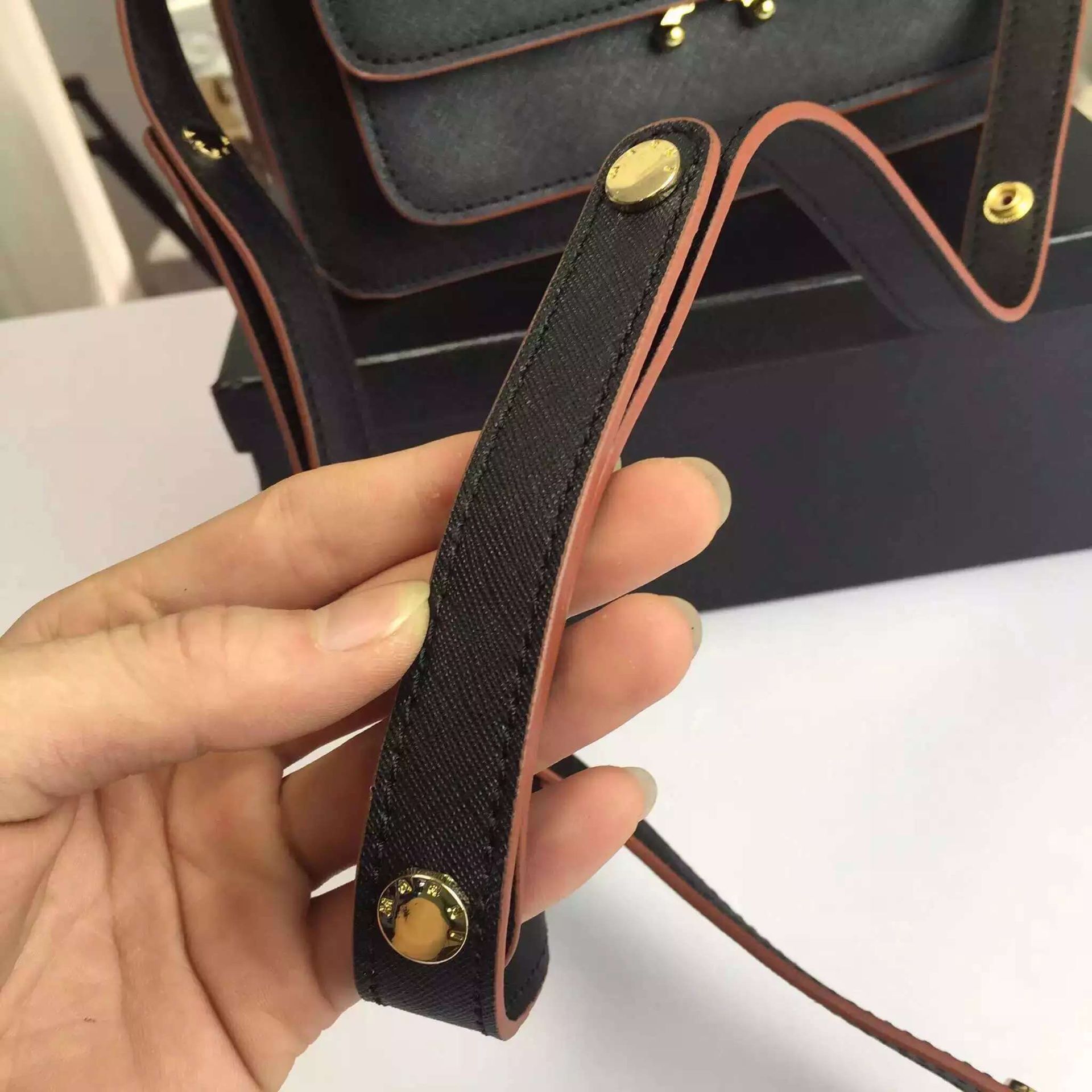 Marni Original Leather Shoulder Bag M2091 Black