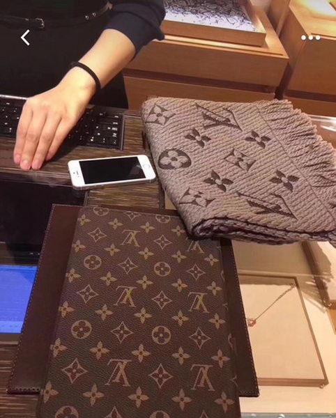 Louis Vuitton Scarf LVS7760D