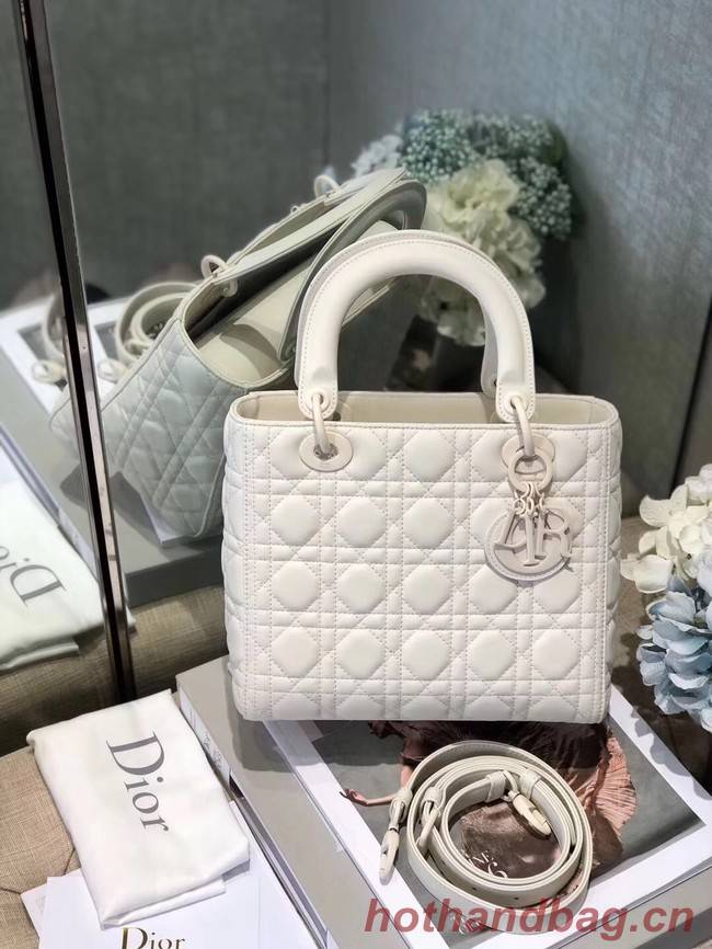 LADY DIOR ULTRA-MATTE MEDIUM BAG M0565IL white