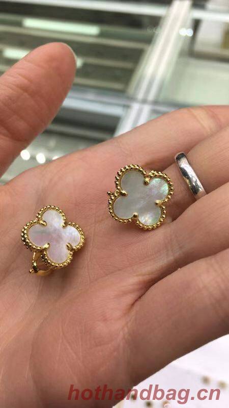 Van Cleef & Arpels Earrings or Ring VCA9087