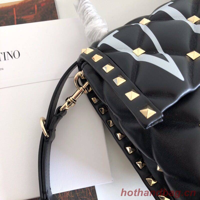 VALENTINO Candy Rockstud quilted leather shoulder bag 6020 black&white