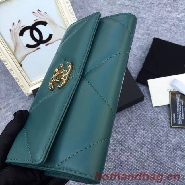 Chanel sheepskin & Gold-Tone Metal Wallet AP0955 green