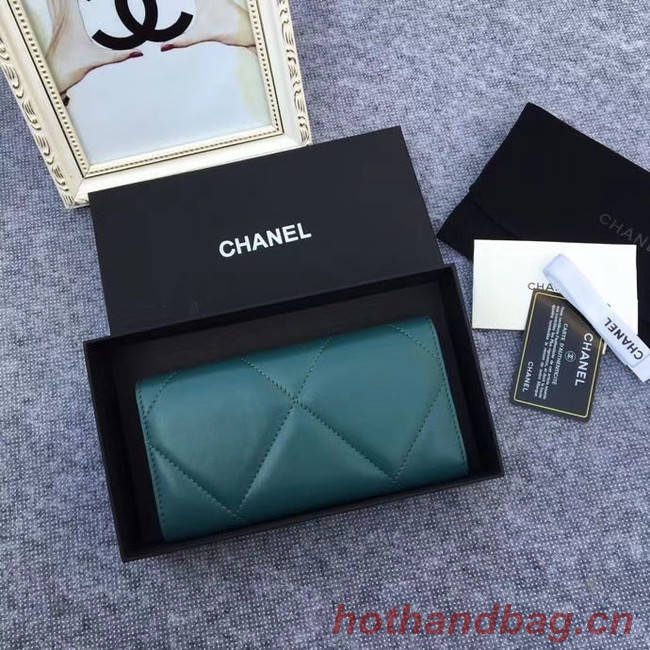 Chanel sheepskin & Gold-Tone Metal Wallet AP0955 green