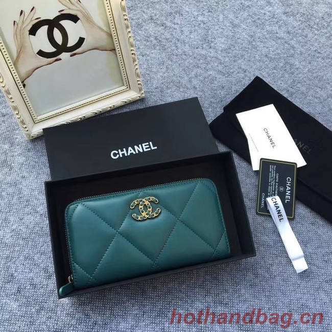 CHANEL 19 sheepskin & Gold-Tone Metal Wallet AP1063 green