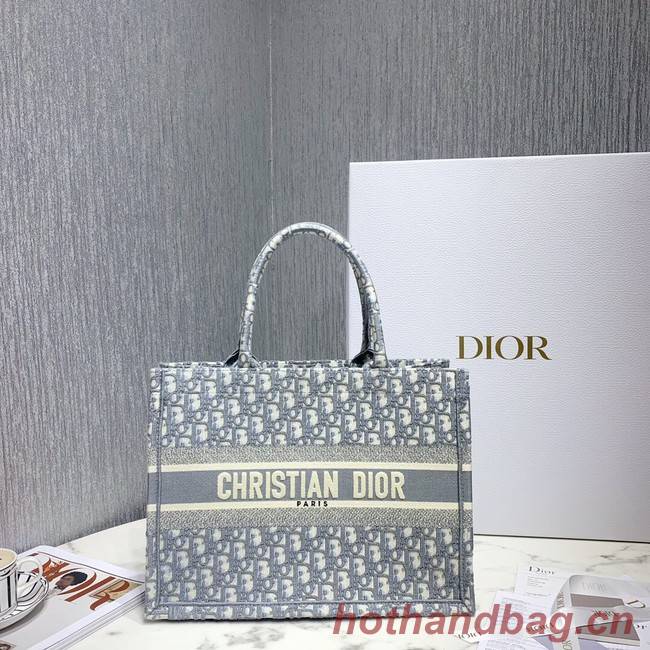 SMALL DIOR BOOK TOTE Embroidered M1296-4