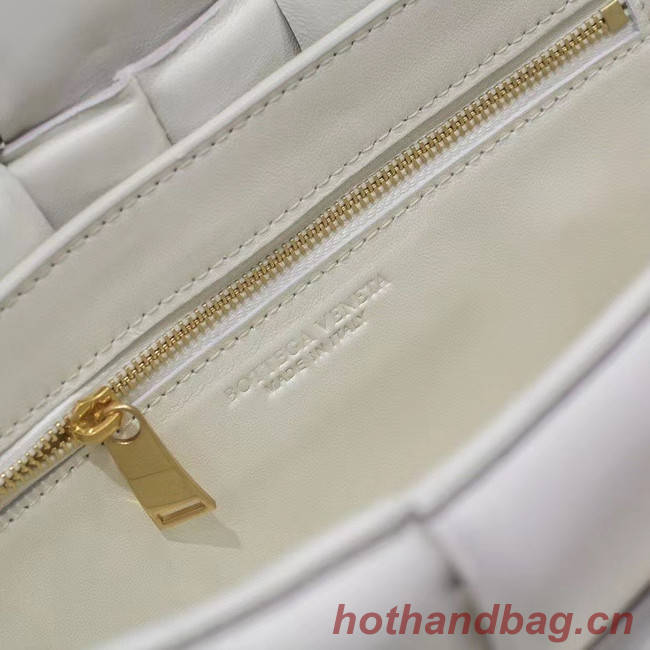 Bottega Veneta THE CHAIN CASSETTE Expedited Delivery 631421 white