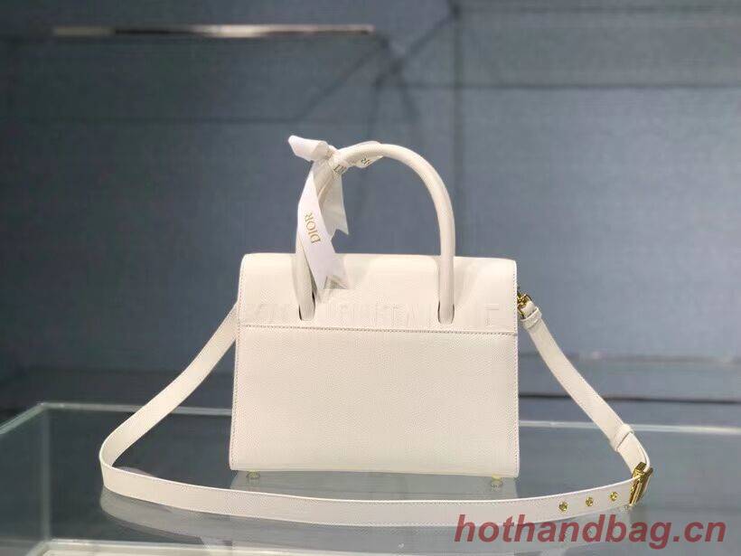 DIOR MEDIUM ST HONORE TOTE Grained Calfskin M9321UMBA white