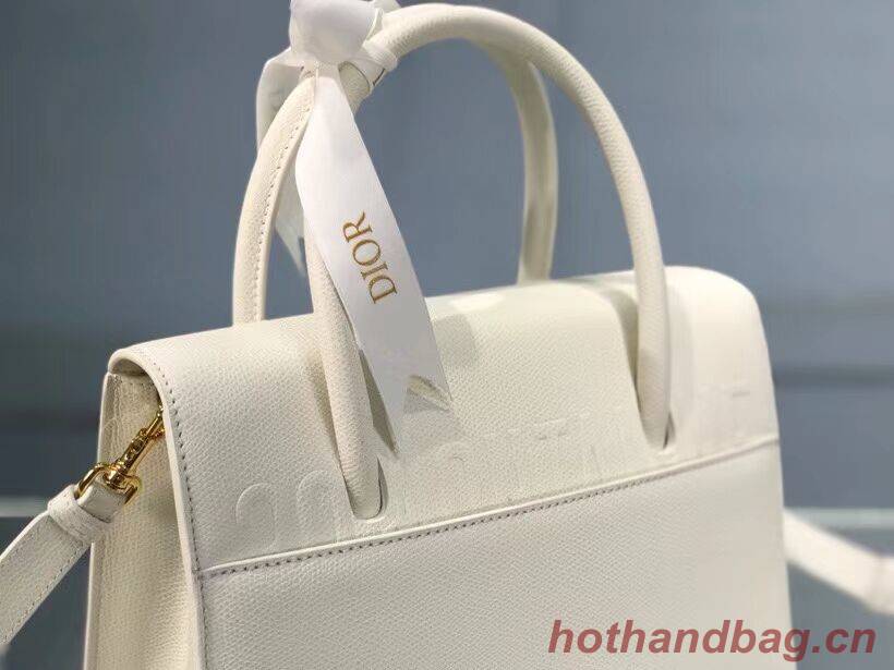 DIOR MEDIUM ST HONORE TOTE Grained Calfskin M9321UMBA white