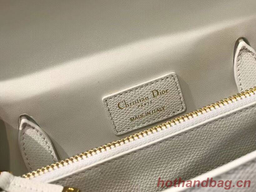 DIOR MEDIUM ST HONORE TOTE Grained Calfskin M9321UMBA white