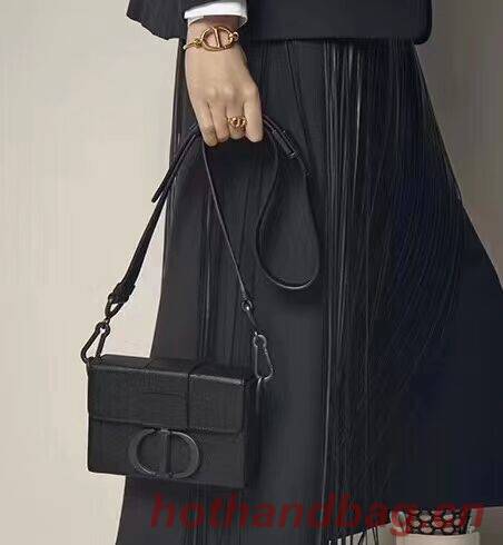 30 MONTAIGNE BOX BAG Black Ultramatte Grained Calfskin M9204S