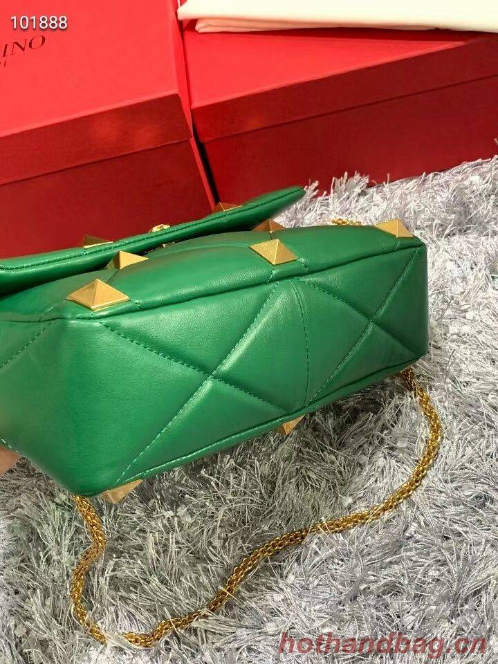 Valentino medium Garavani Roman Stud V2060 green