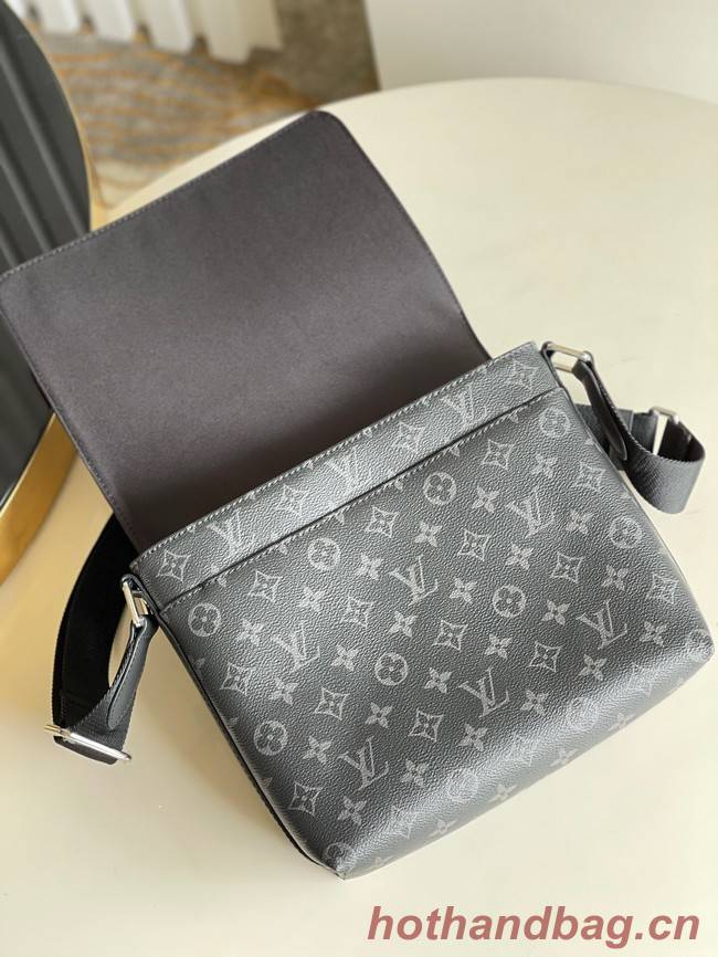 Louis Vuitton DISTRICT PM M45272 black