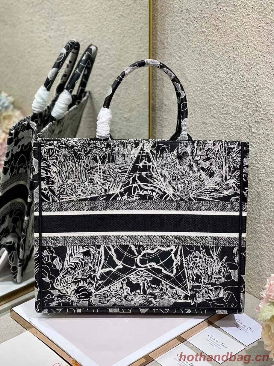 DIOR BOOK TOTE Black and white globe  Embroidery M1286ZR