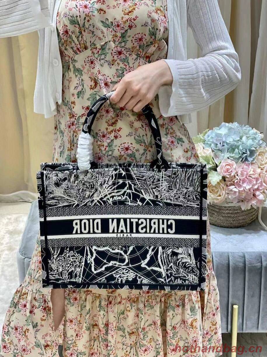 SMALL DIOR BOOK TOTE Black and white globe Embroidery M1296ZJ