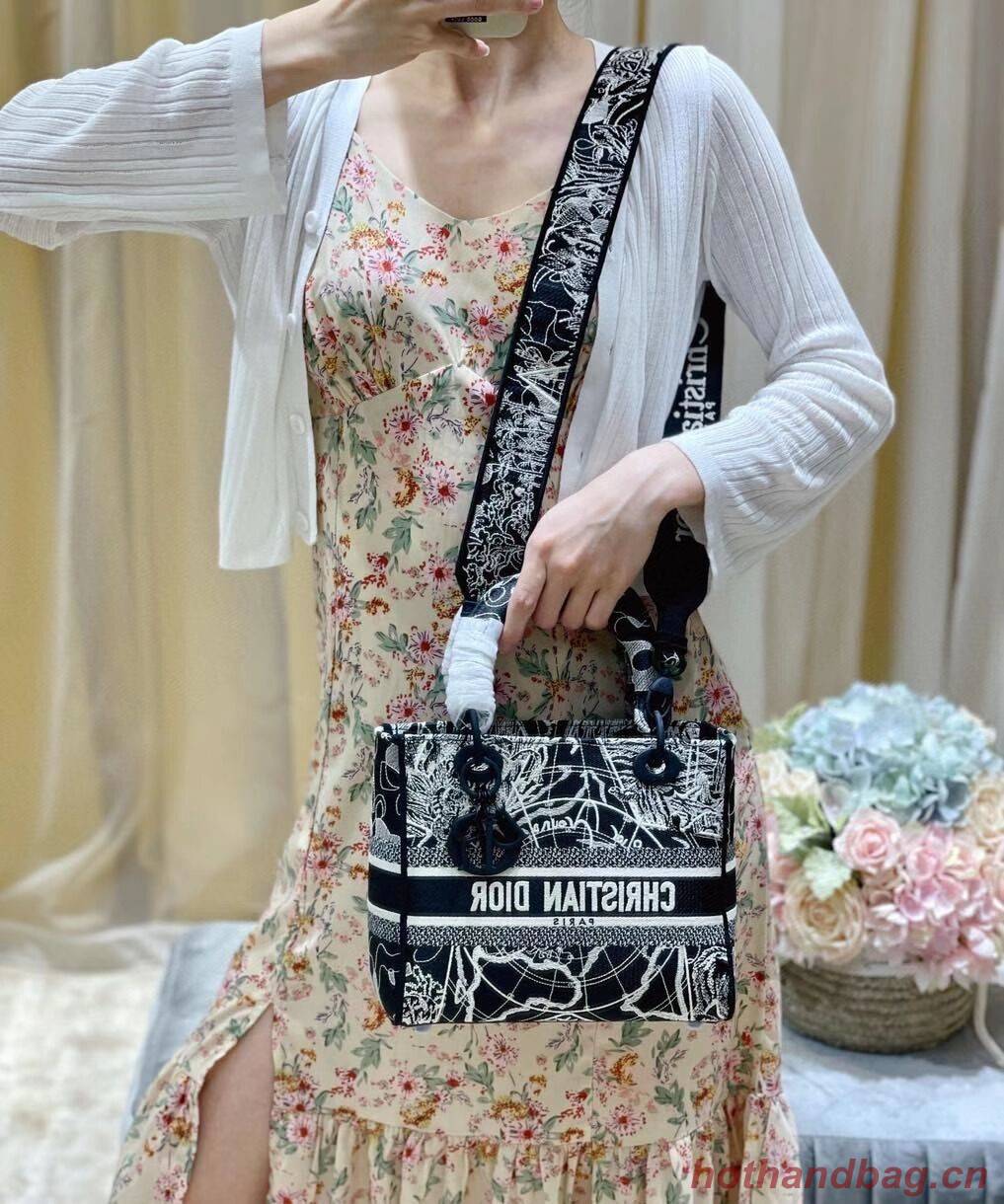 MEDIUM LADY D-LITE BAG Black and white globe Embroidery M0565O