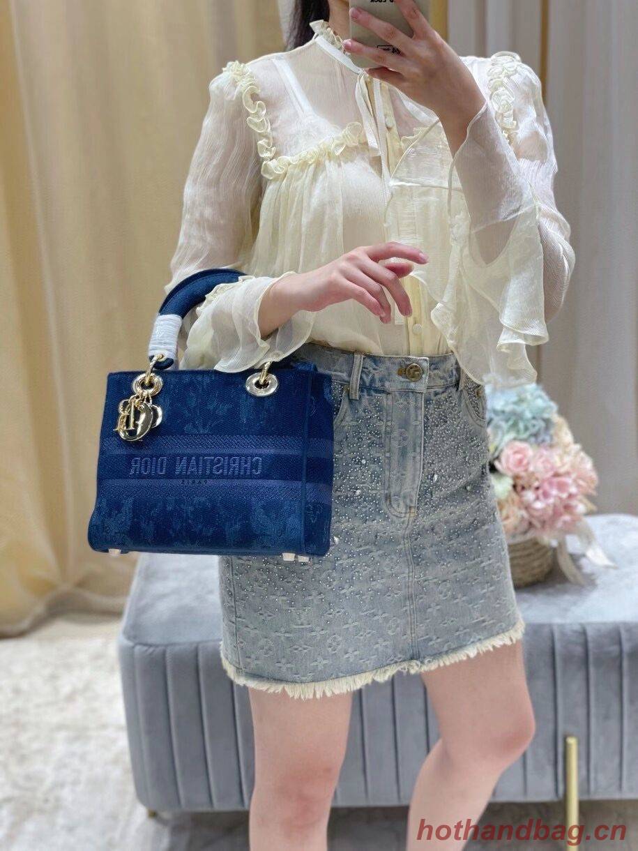 MEDIUM LADY D-LITE BAG Blue Dior Flowers Embroidered Denim M0565OJA