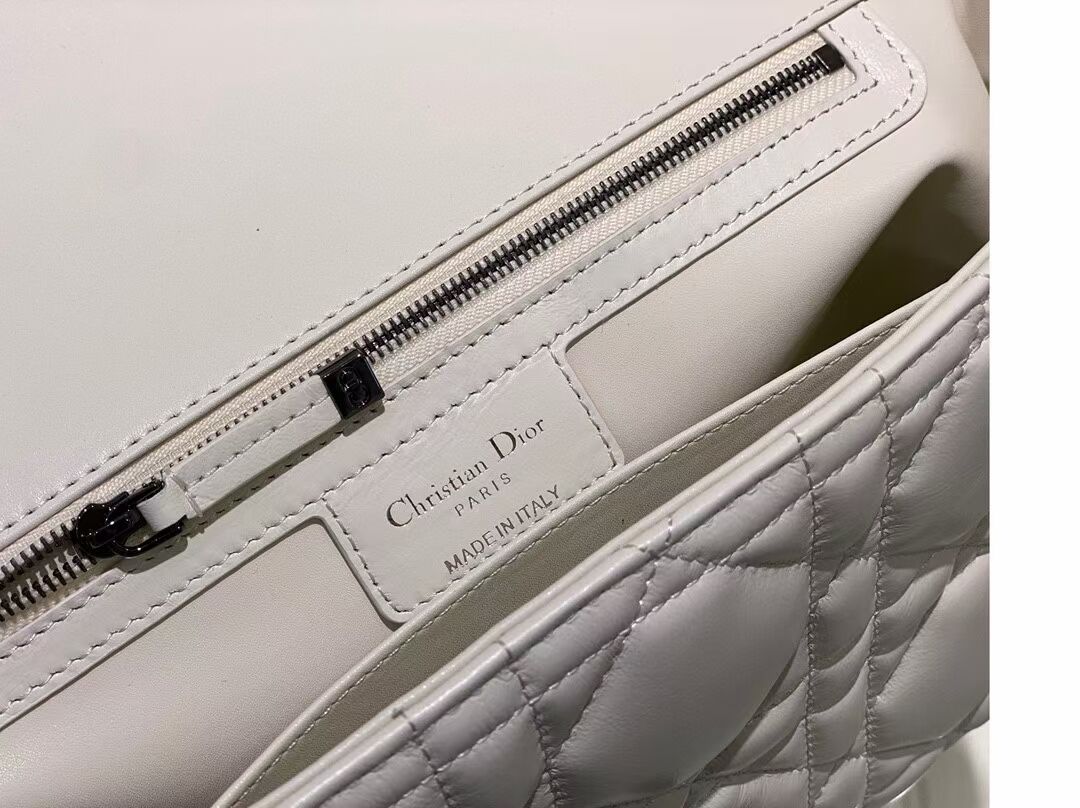 LARGE DIOR CARO BAG Gradient Cannage Lambskin M9243E white