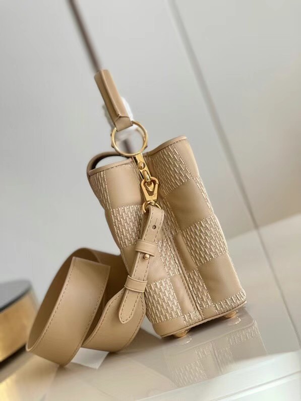 Louis Vuitton CAPUCINES PM M48864 apricot