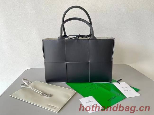 Bottega Veneta ARCO TOTE 652867 black&white