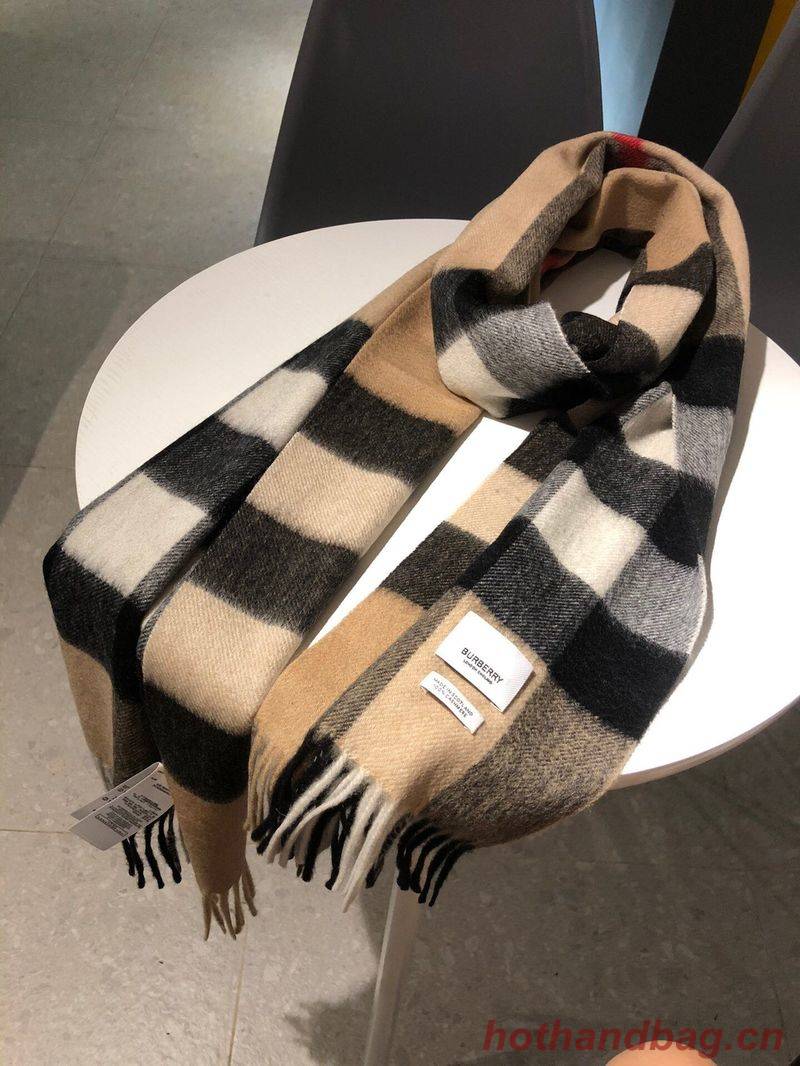 Burberry Scarf B00269