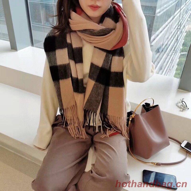 Burberry Scarf B00287