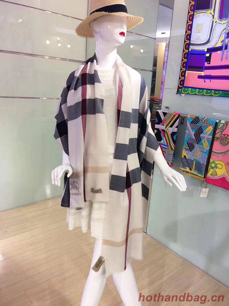 Burberry Scarf B00293