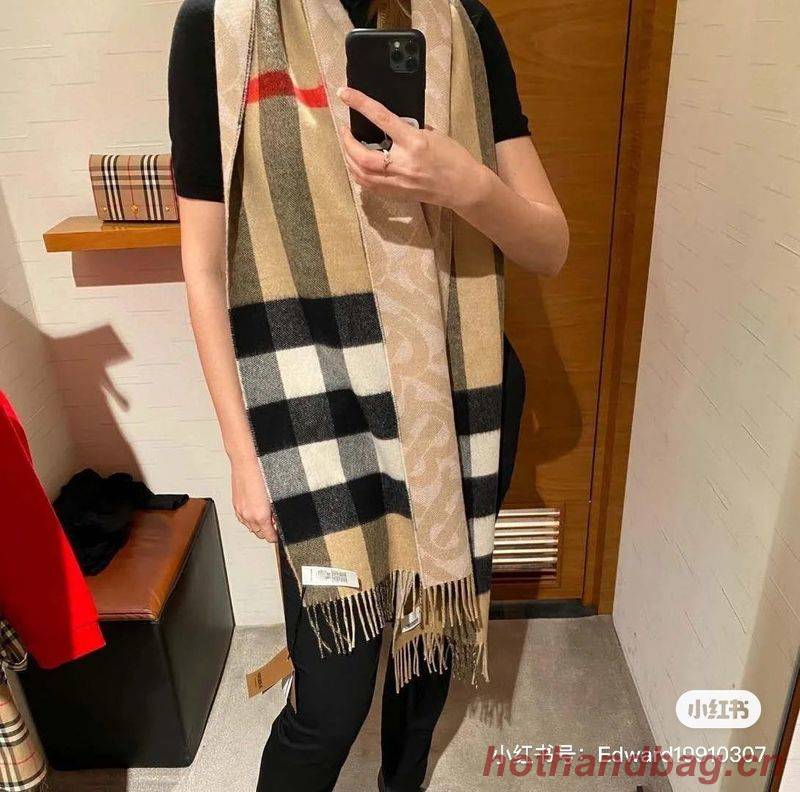 Burberry Scarf B00316