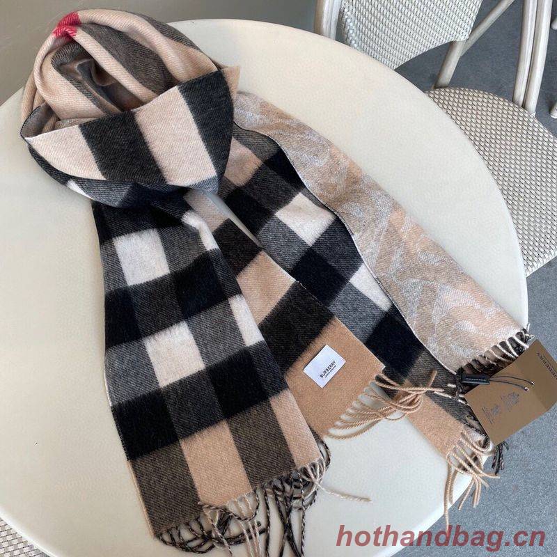 Burberry Scarf B00316