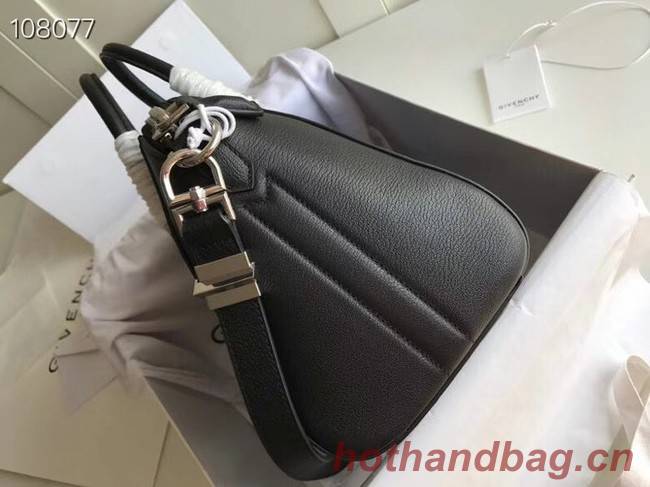 Givenchy Grained Calfskin Antigona Bag 1080 black