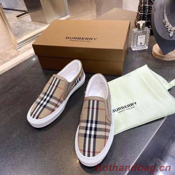 Burberry shoes BU00015