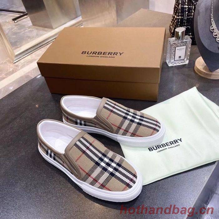 Burberry shoes BU00015