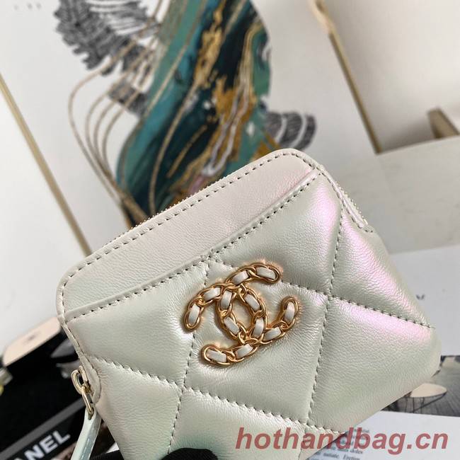 Chanel 19 Zip Card bag 82086 Pearl white