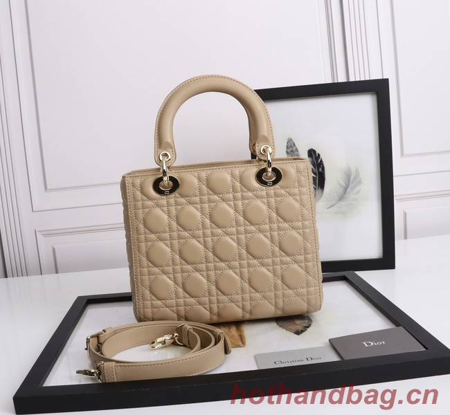 MEDIUM LADY DIOR BAG Cannage Lambskin M0565E apricot