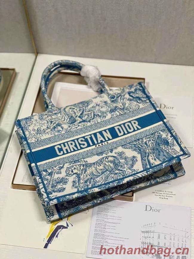 DIOR BOOK TOTE Embroidery C1287-26 blue