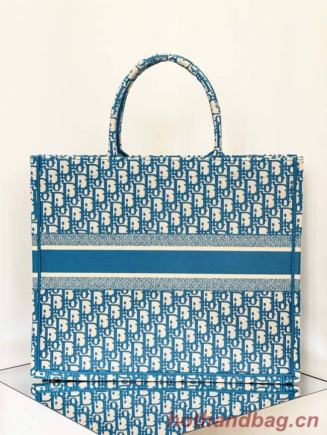 DIOR BOOK TOTE Embroidery C1286-26 blue