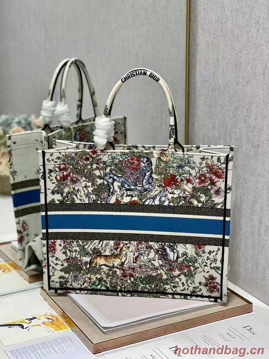 DIOR BOOK TOTE Embroidery C1286-30 white