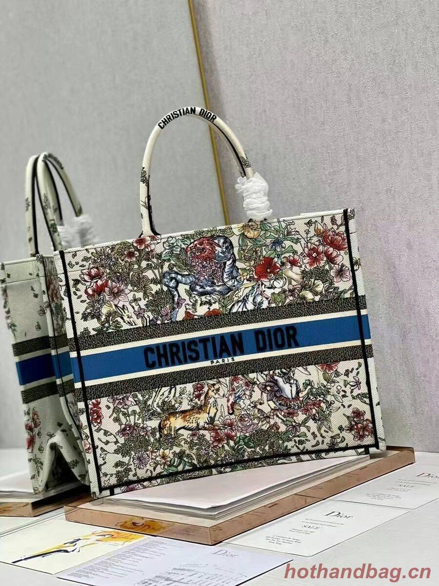 DIOR BOOK TOTE Embroidery C1286-30 white