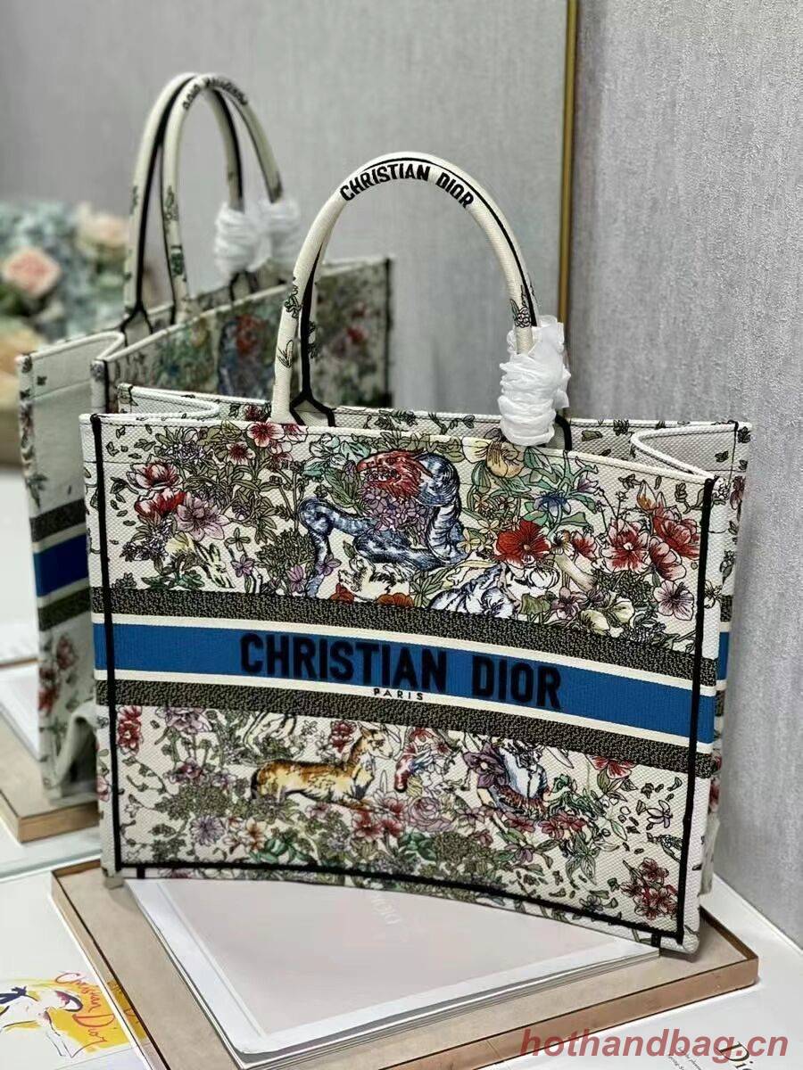 DIOR BOOK TOTE Embroidery C1286-30 white