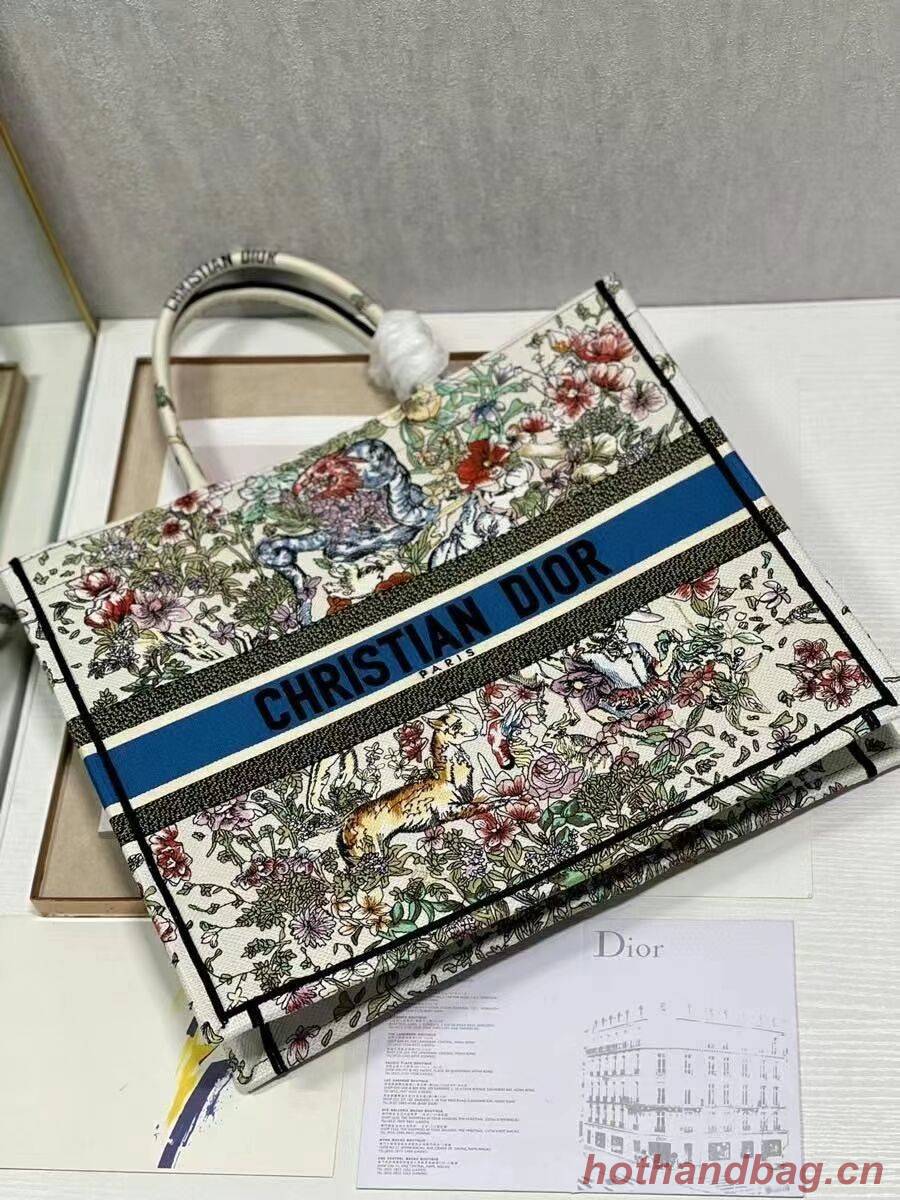 DIOR BOOK TOTE Embroidery C1286-30 white