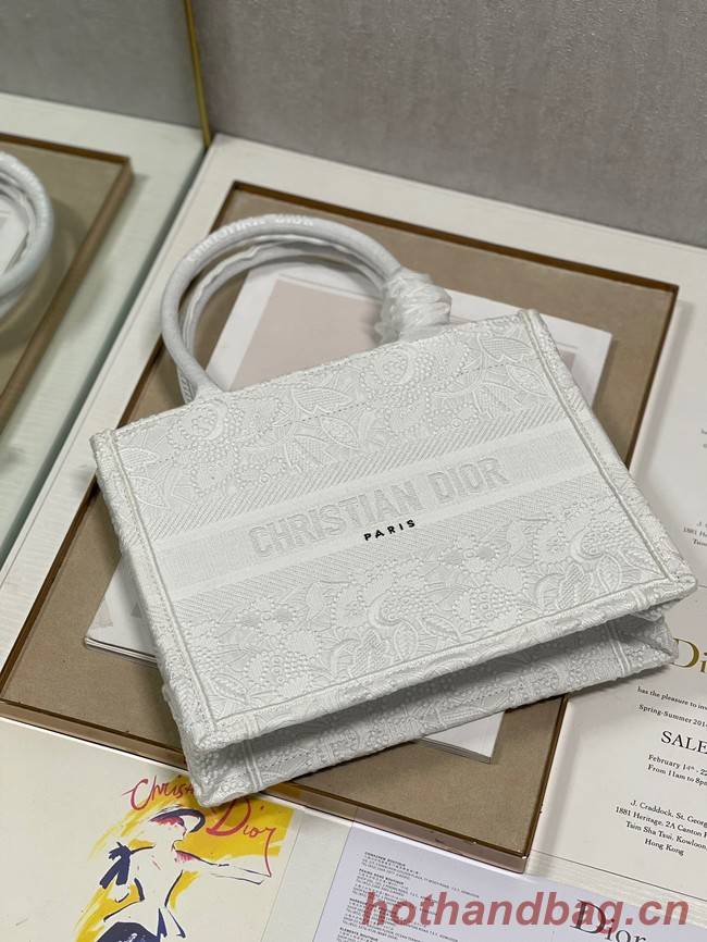 SMALL DIOR BOOK TOTE Embroidery M1265ZRGO white