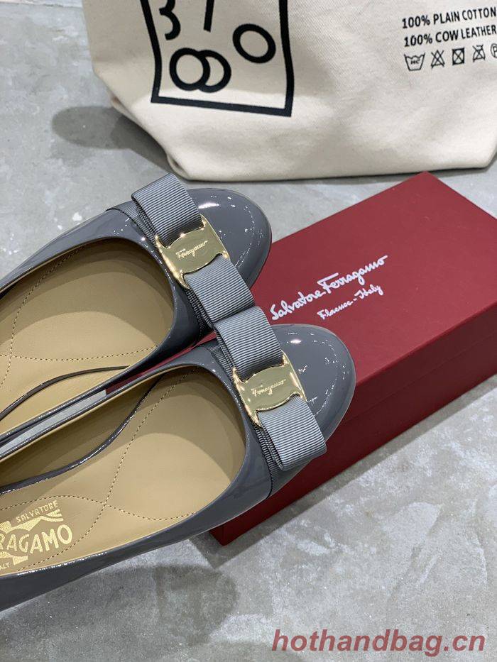 Ferragamo Shoes FMS00035