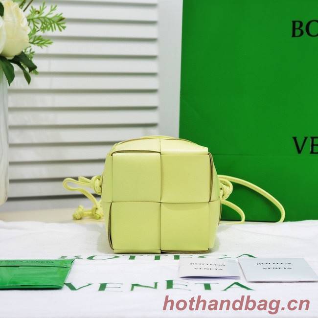 Bottega Veneta Mini intreccio leather crossbody bucket bag 680217 Glittering green