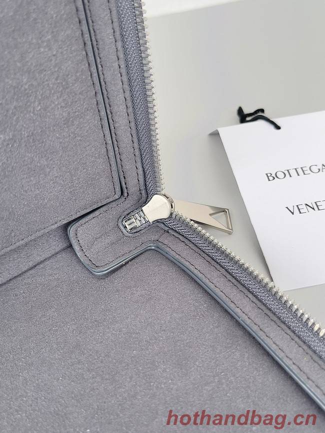 Bottega Veneta Pouch 651410 gray