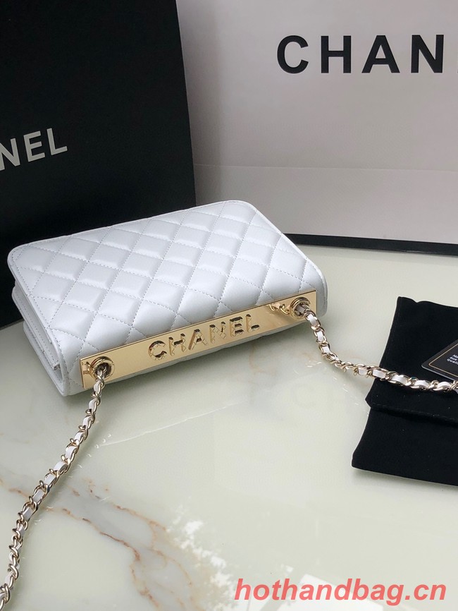 CHANEL WALLET ON CHAIN Lambskin & light Gold-Tone Metal 80892 white