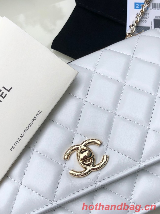 CHANEL WALLET ON CHAIN Lambskin & light Gold-Tone Metal 80892 white