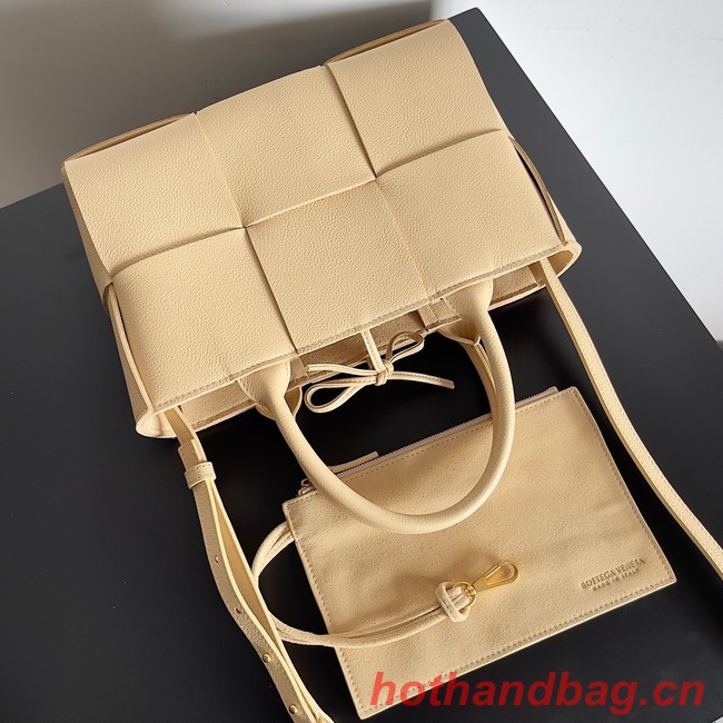 Bottega Veneta ARCO TOTE Small intrecciato grained leather tote bag 709337 Porridge