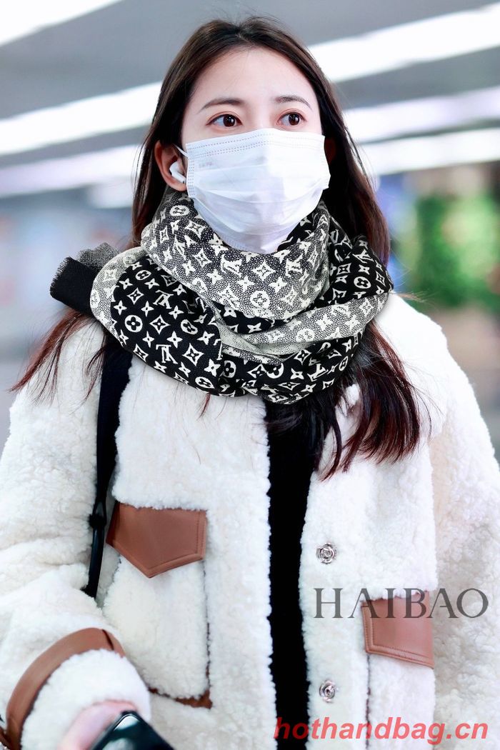 Louis Vuitton Scarf LVC00178