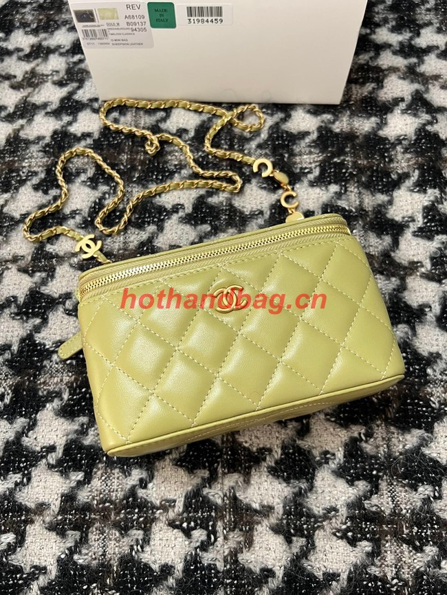 CHANEL VANITY WITH CHAIN 68105 green